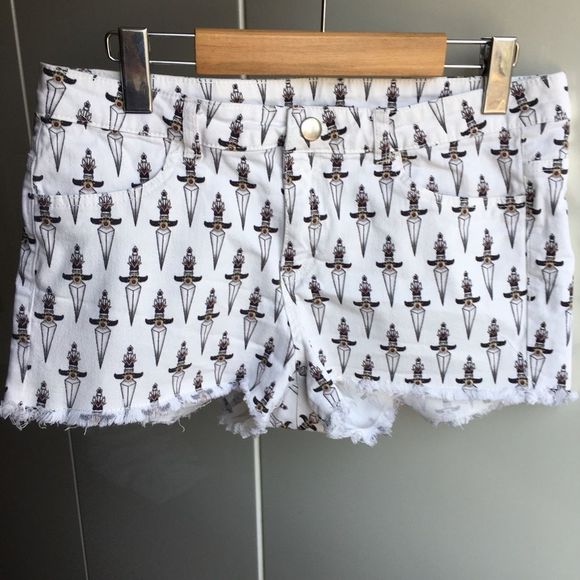 H&M shorts cutoff denim high waisted jean shorts with dagger knife print size 12 - Picture 11 of 14